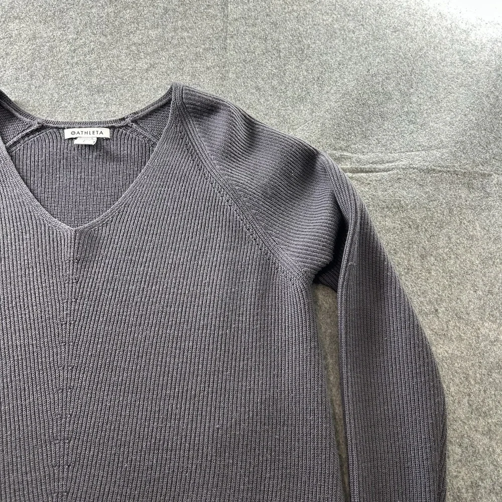 ATHLETA Sweater Small Hanover Merino Wool Blend V-Neck Knit Purple Winter
